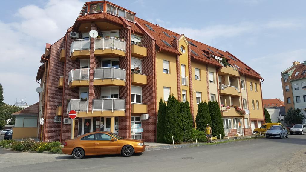 City Center Apartman Залаэгерсег Экстерьер фото